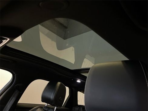 Used 2023 Land Rover Range Rover Velar R-Dynamic S image 30