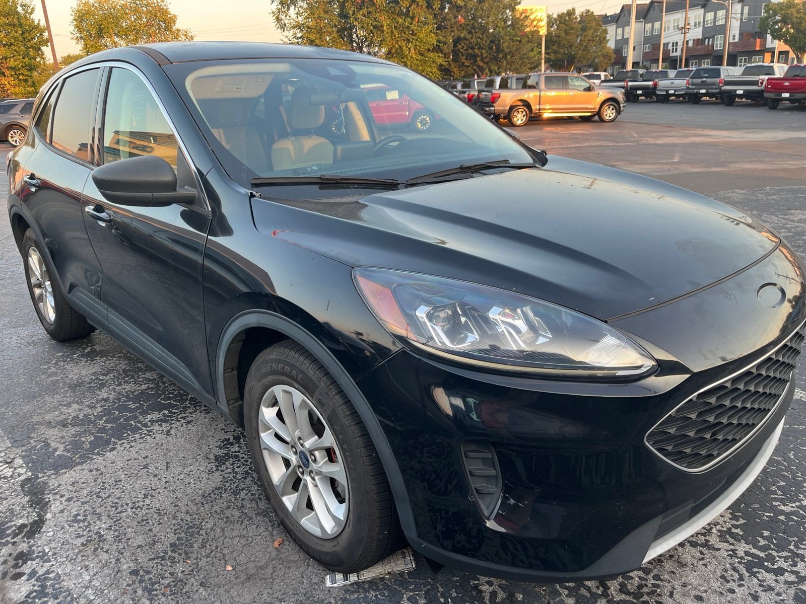 Used 2022 Ford Escape SE w/ Convenience Package FWD image 2
