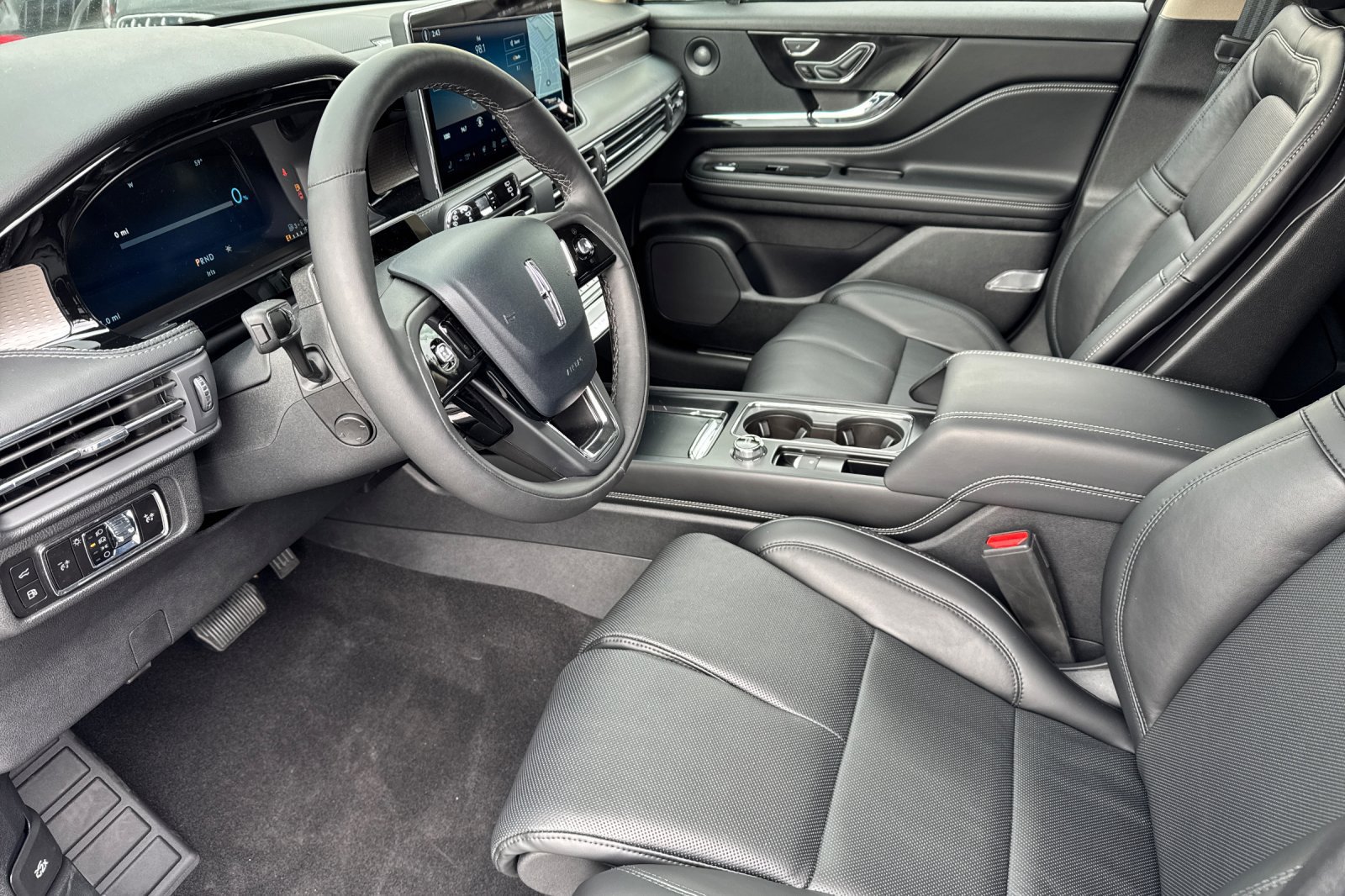 New 2025 Lincoln Corsair Grand Touring w/ Equipment Group 302A AWD/4WD image 9