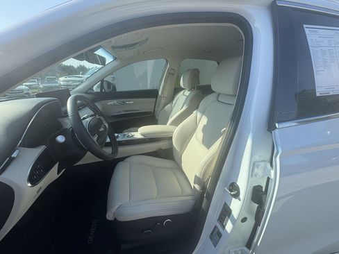 Used 2024 Genesis GV70 2.5T AWD/4WD image 7