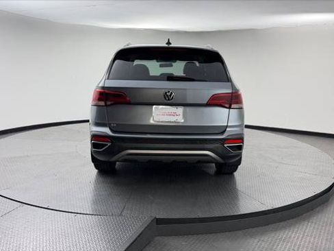 Used 2022 Volkswagen Taos SE FWD image 7
