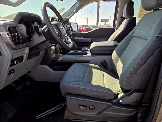 New 2026 Ford F150 XLT w/ XLT Chrome Appearance Package RWD image 32