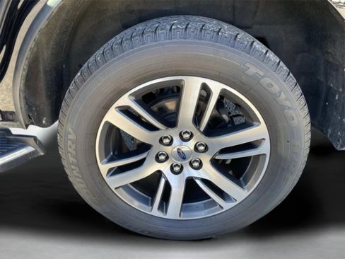 Used 2023 Ford Expedition Limited image 12