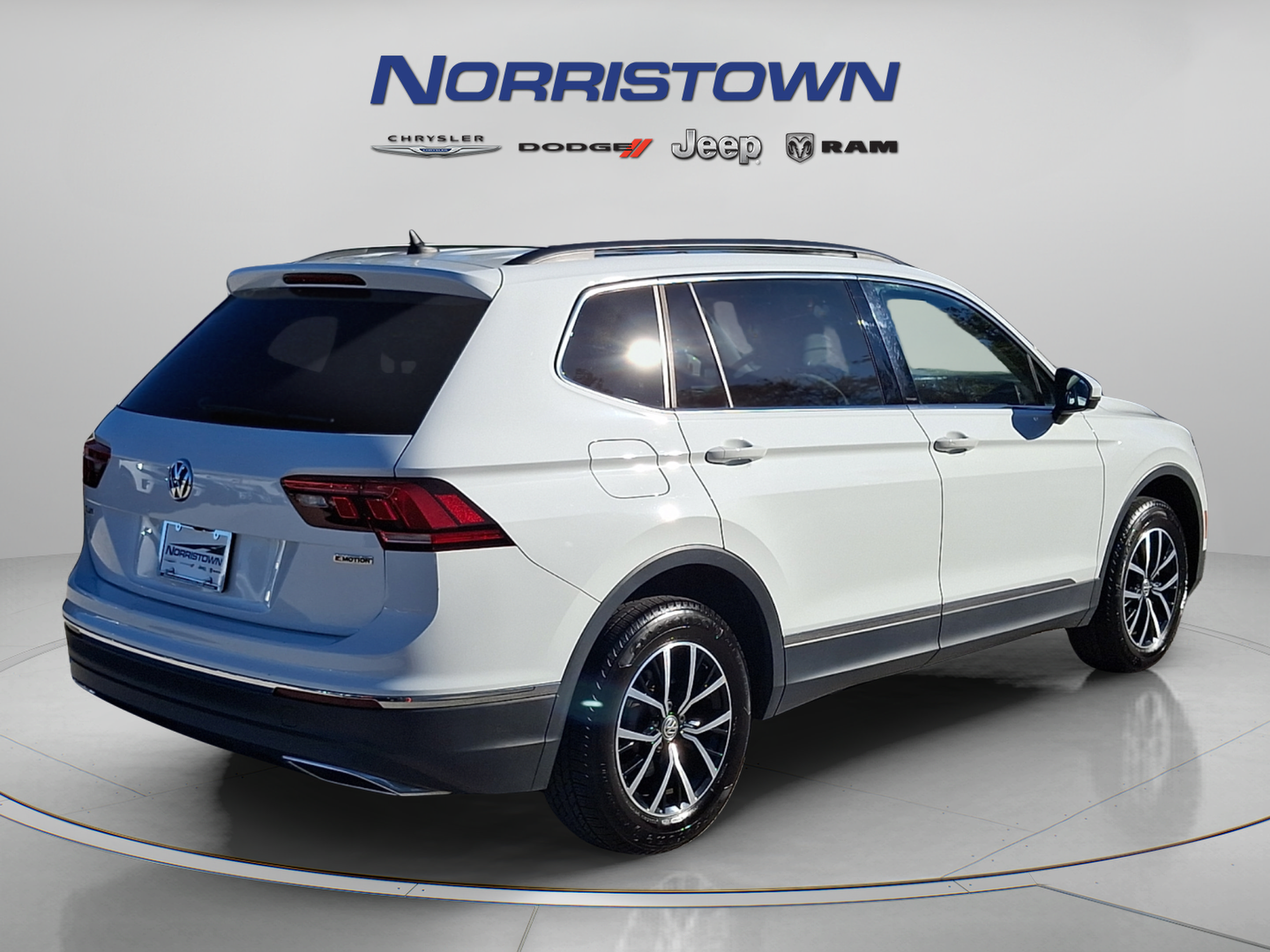 Used 2021 Volkswagen Tiguan SE w/ Panoramic Sunroof Package AWD/4WD image 6