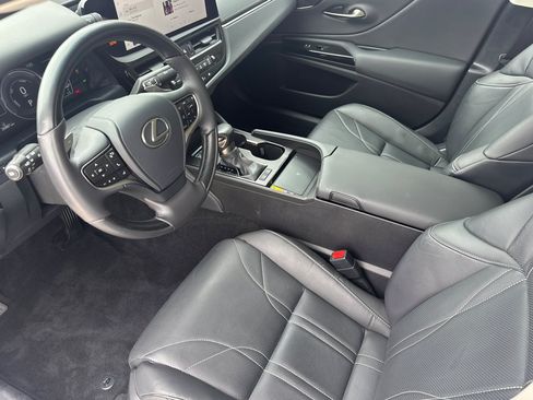 Used 2025 Lexus ES 300h w/ Accessory Package (Z2) FWD image 4