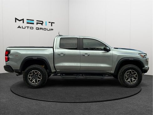 Used 2025 Chevrolet Colorado ZR2 w/ Technology Package AWD/4WD image 10