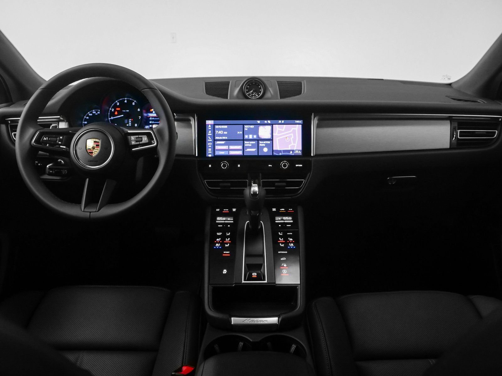 Certified 2025 Porsche Macan AWD/4WD image 26