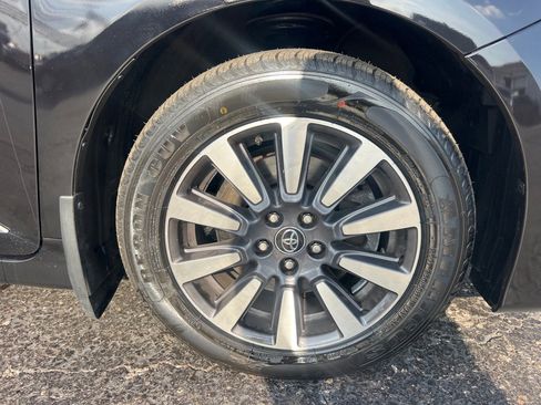 Used 2020 Toyota Sienna XLE AWD/4WD image 38