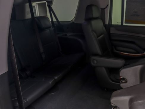Used 2020 Chevrolet Suburban Premier AWD/4WD image 15