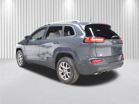 Certified 2018 Jeep Cherokee Latitude Plus w/ Cold Weather Group AWD/4WD image 5