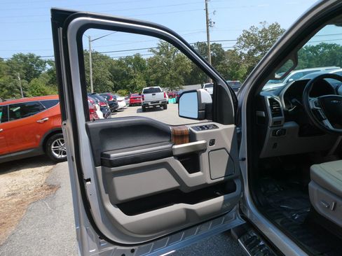 Used 2017 Ford F150 Lariat w/ Equipment Group 501A Mid AWD/4WD image 13