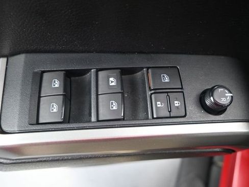 Used 2021 Toyota Tacoma SR5 RWD image 11