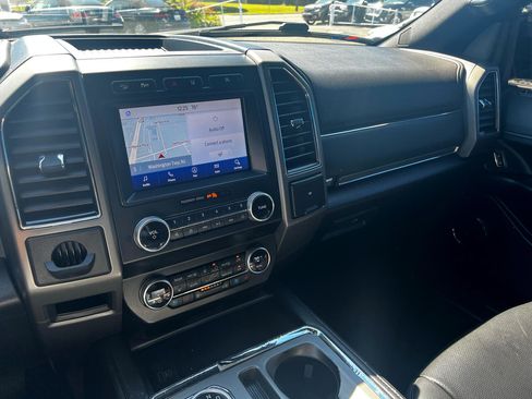 Used 2021 Ford Expedition XLT image 13