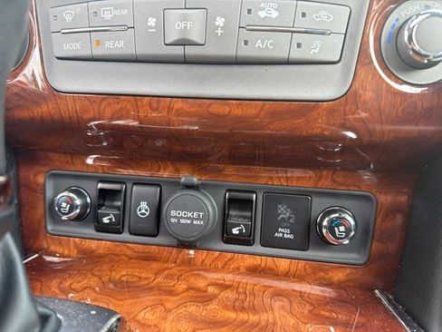 Used 2015 INFINITI QX80 4WD w/ Deluxe Technology Package image 13