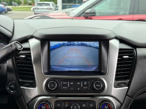 Used 2017 Chevrolet Tahoe LT w/ Luxury Package AWD/4WD image 3