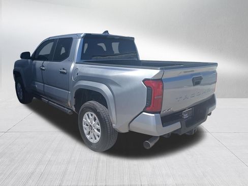 Used 2025 Toyota Tacoma SR5 AWD/4WD image 6