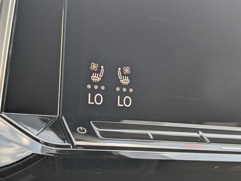 Used 2024 Volkswagen Atlas SE FWD image 8