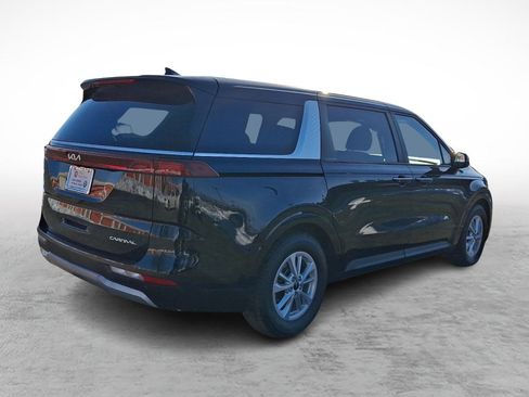 Used 2024 Kia Carnival LX image 5