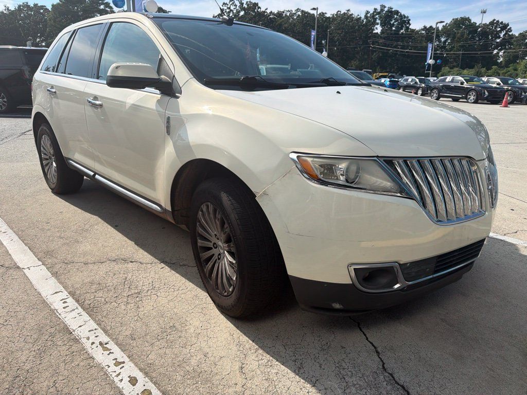Used 2013 Lincoln MKX FWD w/ Class II Trailer Tow Pkg image 2