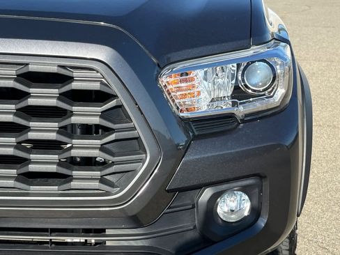 Used 2023 Toyota Tacoma TRD Off-Road w/ Advanced Technology Package AWD/4WD image 11
