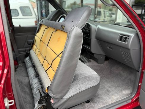 Used 1993 Toyota Pickup Deluxe AWD/4WD image 32