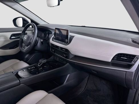 Used 2025 Nissan Rogue SV w/ SV Premium Package FWD image 31