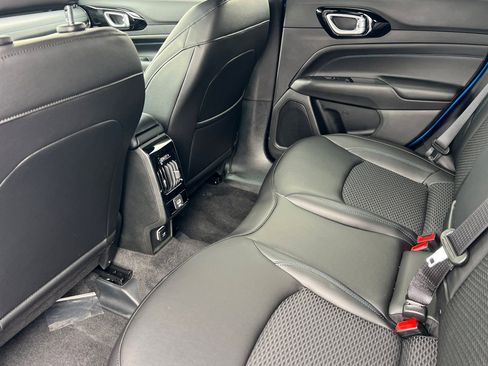 New 2026 Jeep Compass Latitude image 9