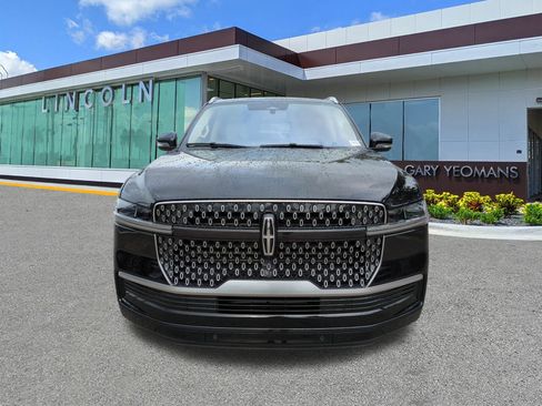 New 2025 Lincoln Navigator L Reserve AWD/4WD image 9