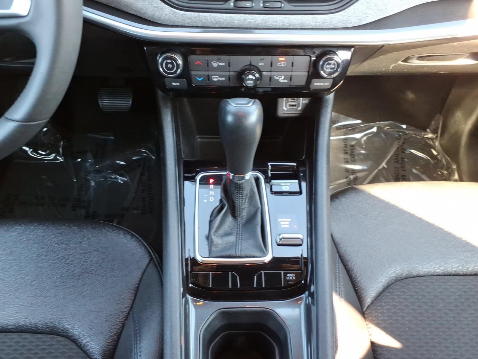 Used 2024 Jeep Compass Latitude AWD/4WD image 25