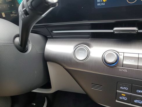Used 2025 Hyundai Kona SEL FWD image 30
