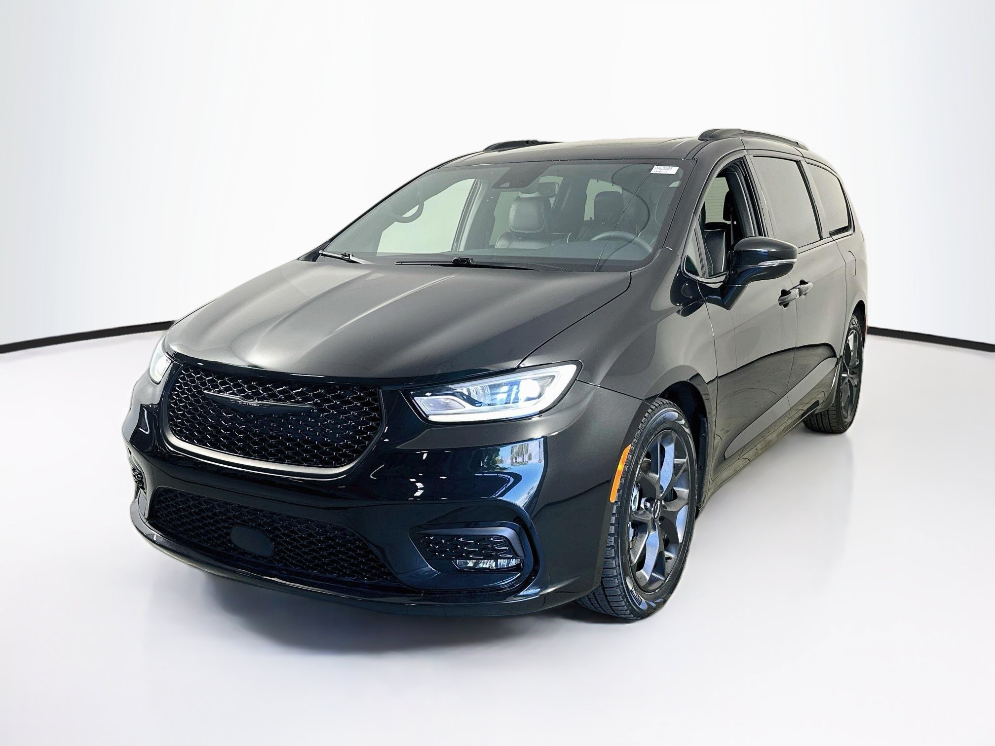 Used 2023 Chrysler Pacifica Limited w/ S Appearance Package FWD image 1