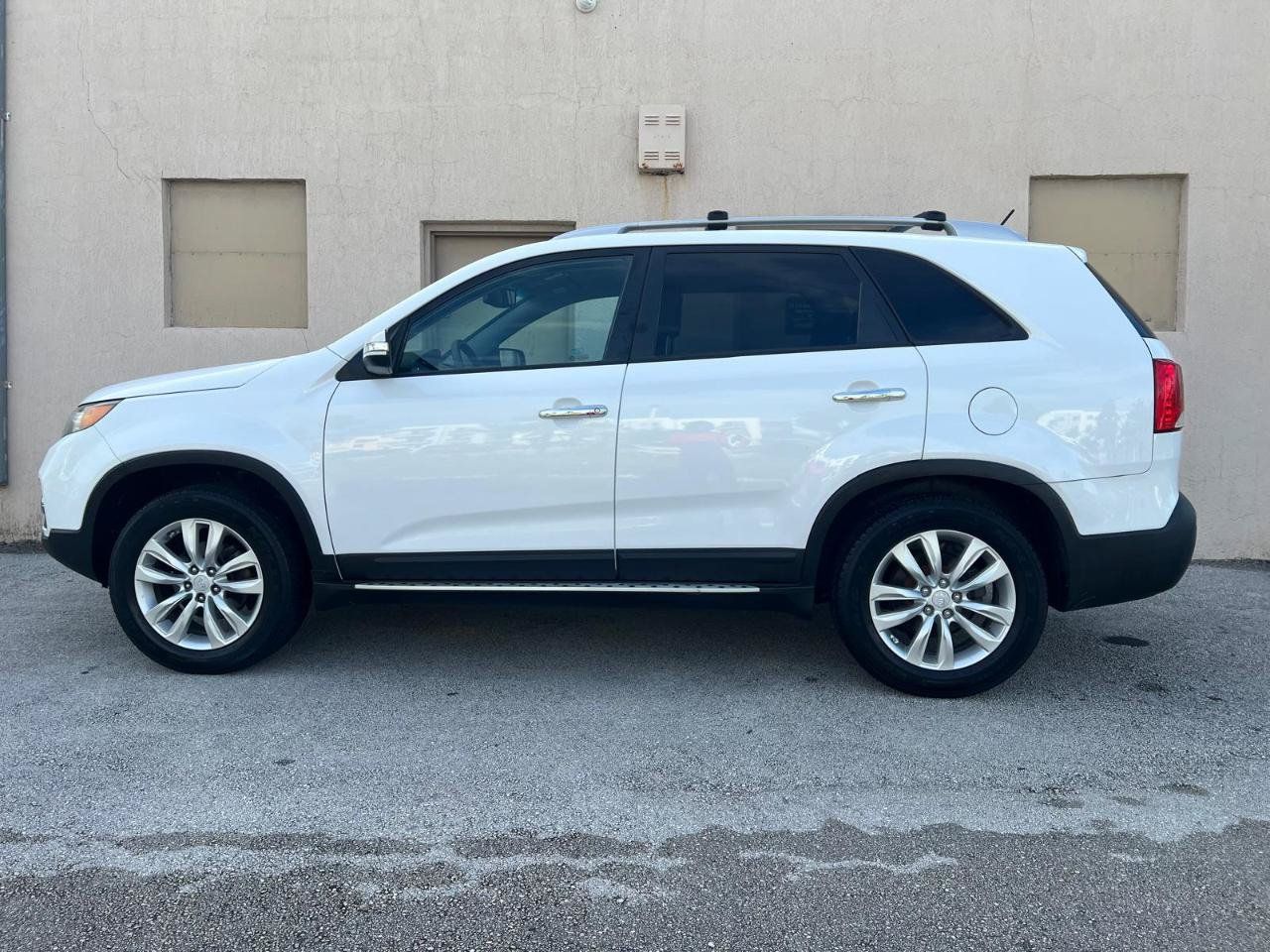 Used 2011 Kia Sorento LX w/ Convenience Pkg FWD image 12