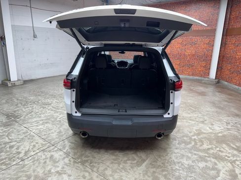 Used 2023 Chevrolet Traverse RS image 25