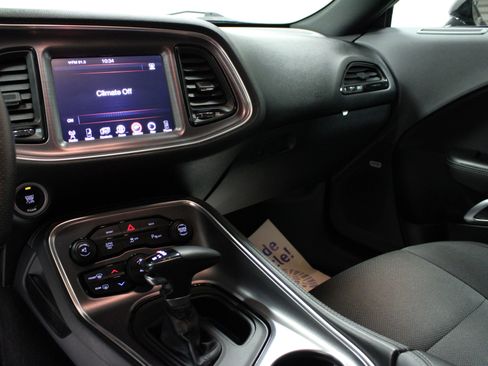 Used 2016 Dodge Challenger R/T image 17