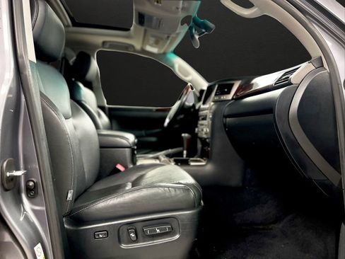 Used 2015 Lexus LX 570 4WD w/ Luxury Package image 22