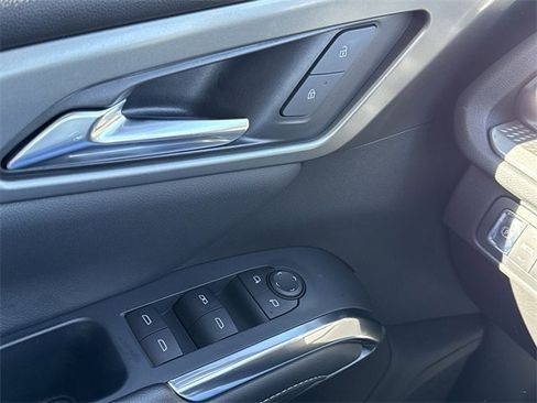 Used 2025 Chevrolet Traverse LT w/ Driver Confidence Package image 18