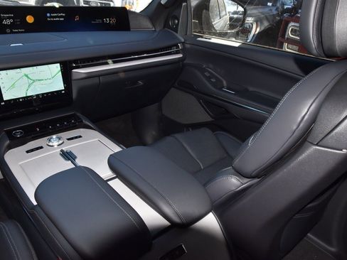 New 2025 Lincoln Navigator Reserve w/ Jet Appearance Package image 18