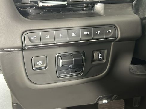 Used 2023 Cadillac Escalade Sport Platinum w/ LPO, ONYX Package AWD/4WD image 23