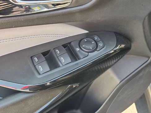 Used 2025 Chevrolet Trax LT FWD image 13