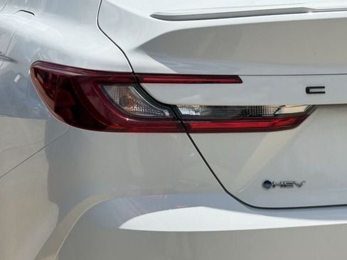 Used 2025 Toyota Camry SE FWD image 6
