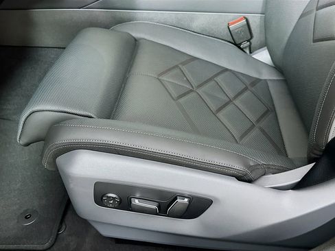 New 2026 BMW 550e xDrive w/ Executive Package image 21