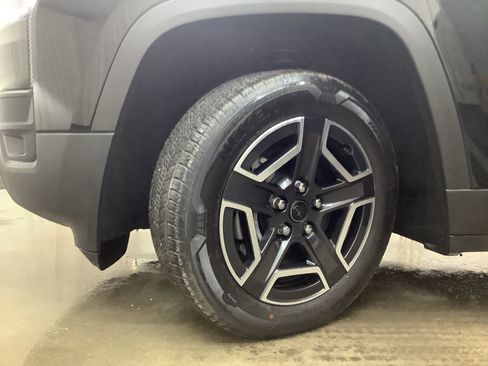 Used 2026 Jeep Cherokee Limited AWD/4WD image 28
