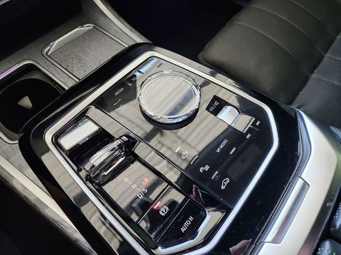Used 2023 BMW 740i w/ Executive Package RWD image 29