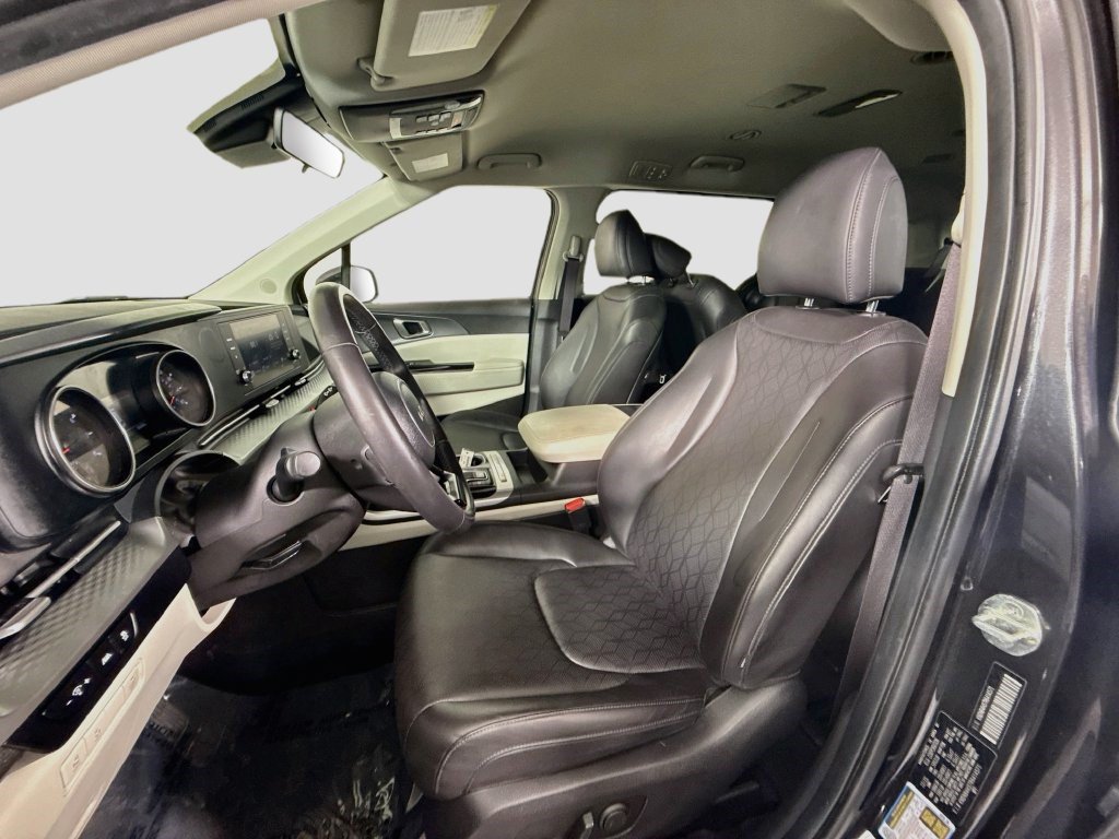 Used 2024 Kia Carnival LX FWD image 21