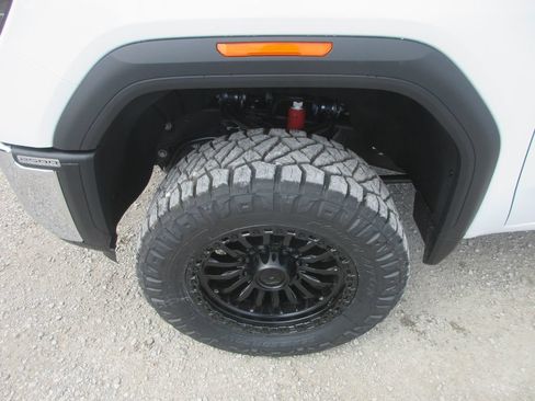 New 2026 GMC Sierra 2500 Pro AWD/4WD image 13