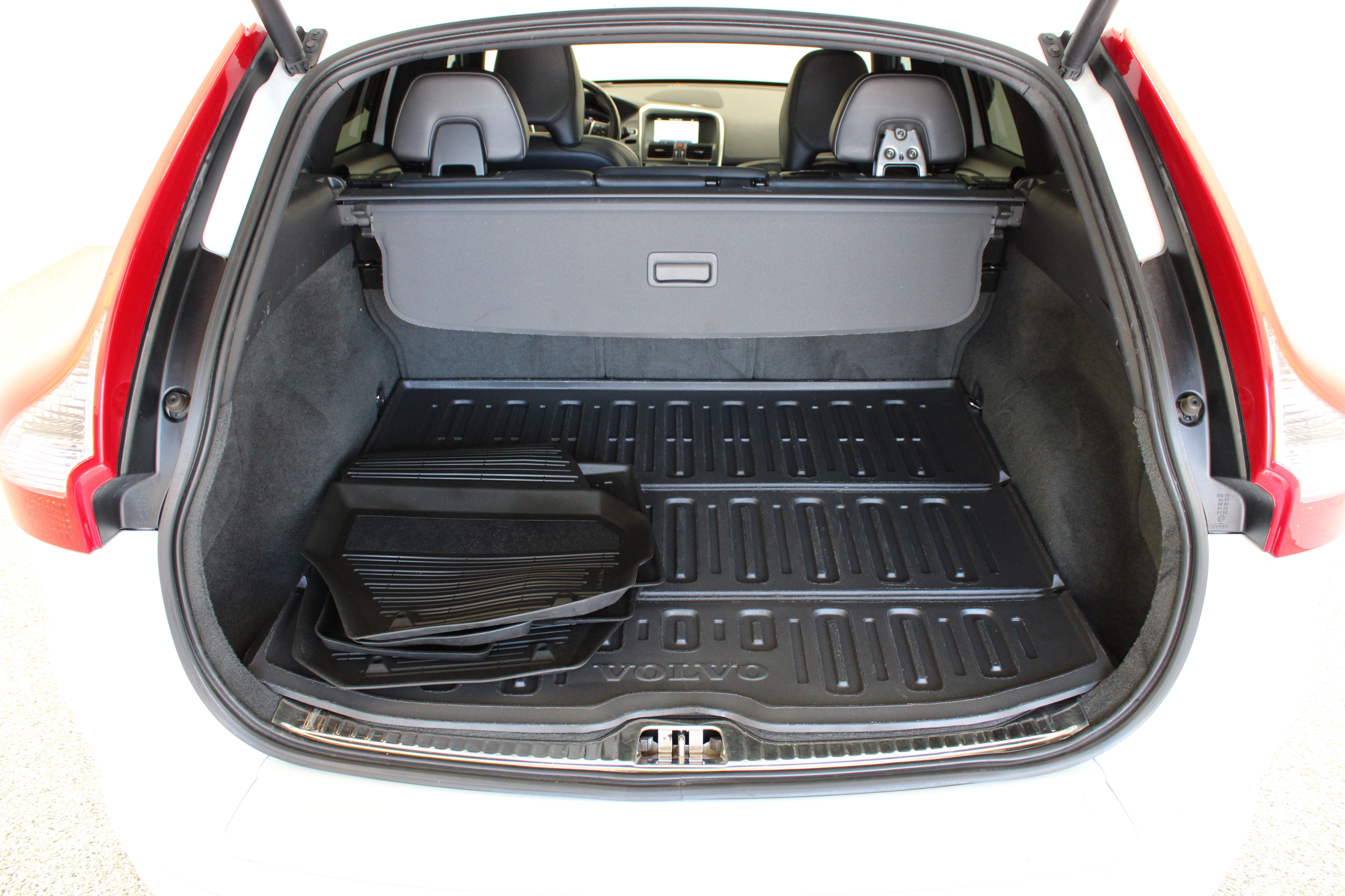 Used 2015 Volvo XC60 T6 R-Design Platinum AWD/4WD image 34