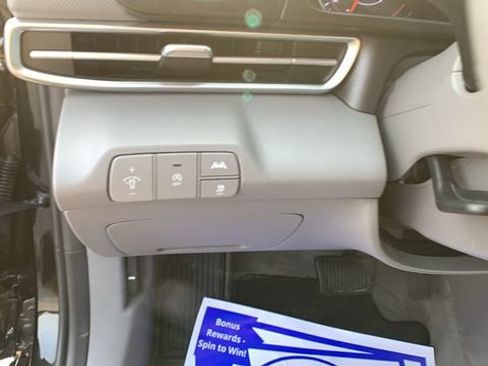 Used 2023 Hyundai Elantra SE FWD image 12