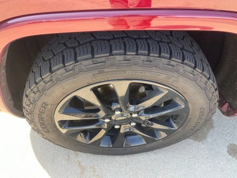 Used 2019 Jeep Grand Cherokee Altitude AWD/4WD image 23