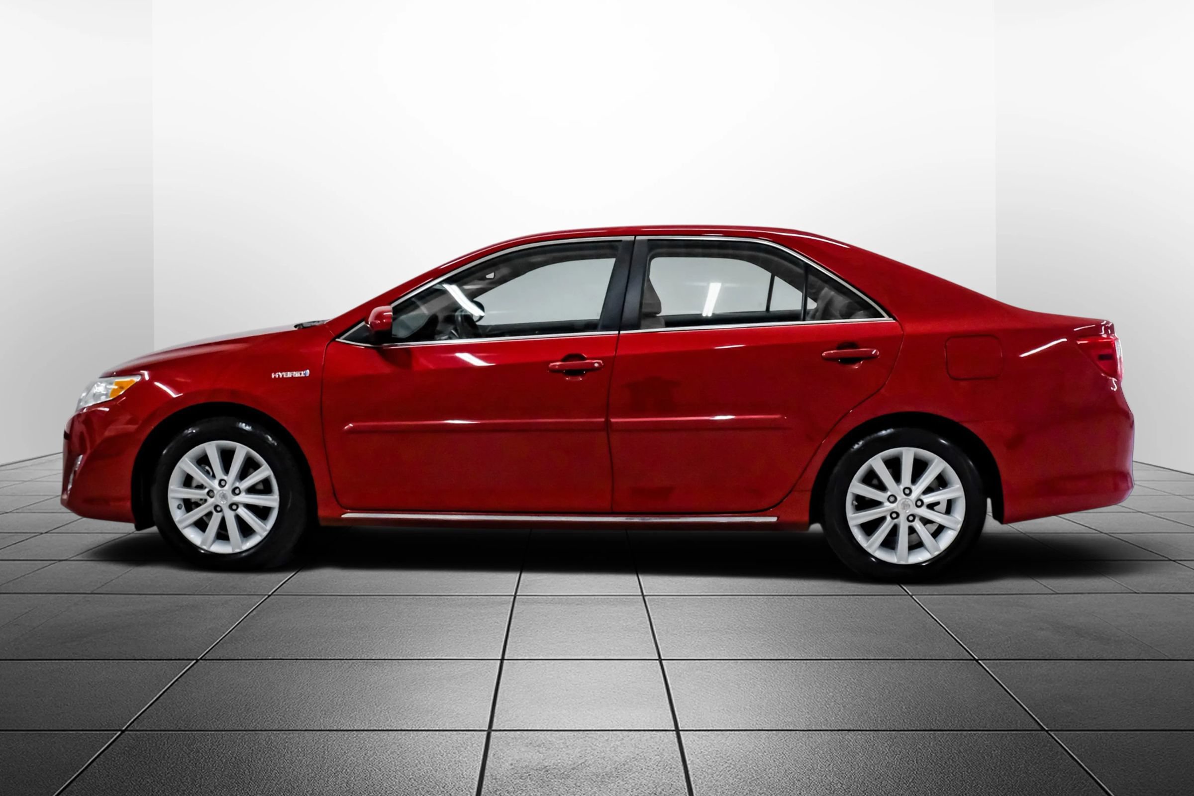 Used 2013 Toyota Camry XLE w/ Leather Pkg FWD image 12