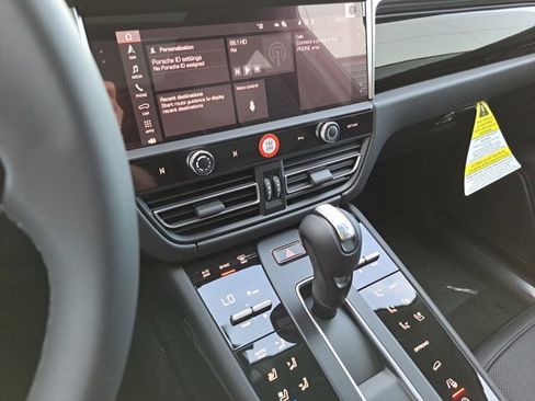 New 2026 Porsche Macan image 31